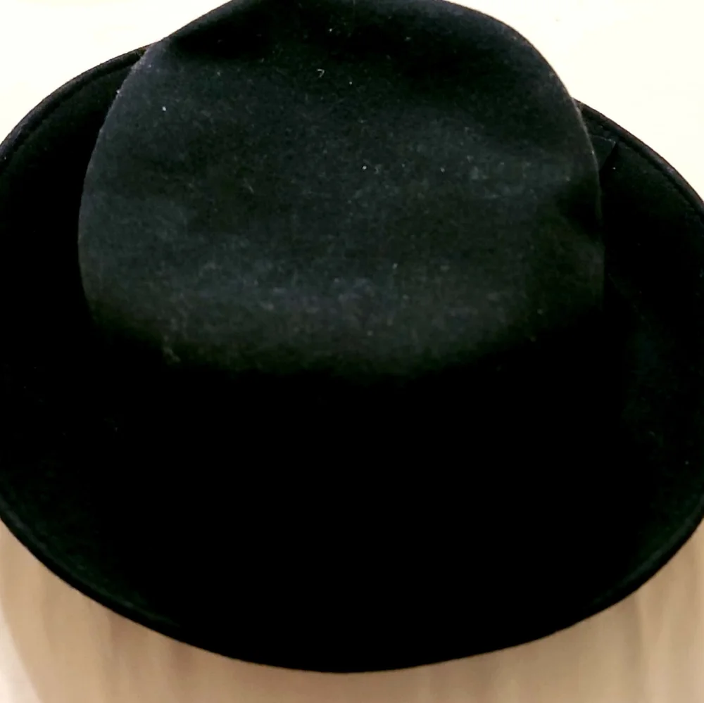 Womens hat - Picture 2 of 4